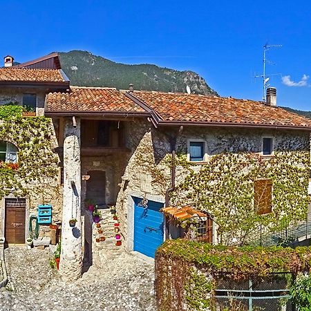 Apartamento Rustico Colonna House by Gardadomusmea Vesio Exterior foto